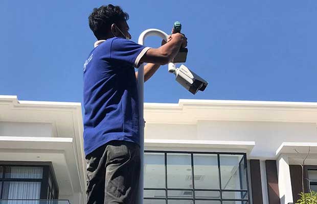 Outdoor IP camera security installation based on location, with quality video view